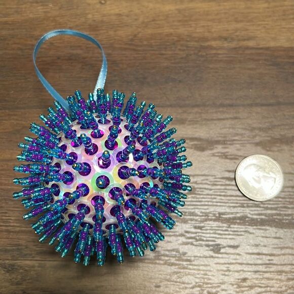 Handmade Sequin Circle Christmas Ornaments (4) - Picture 4 of 9